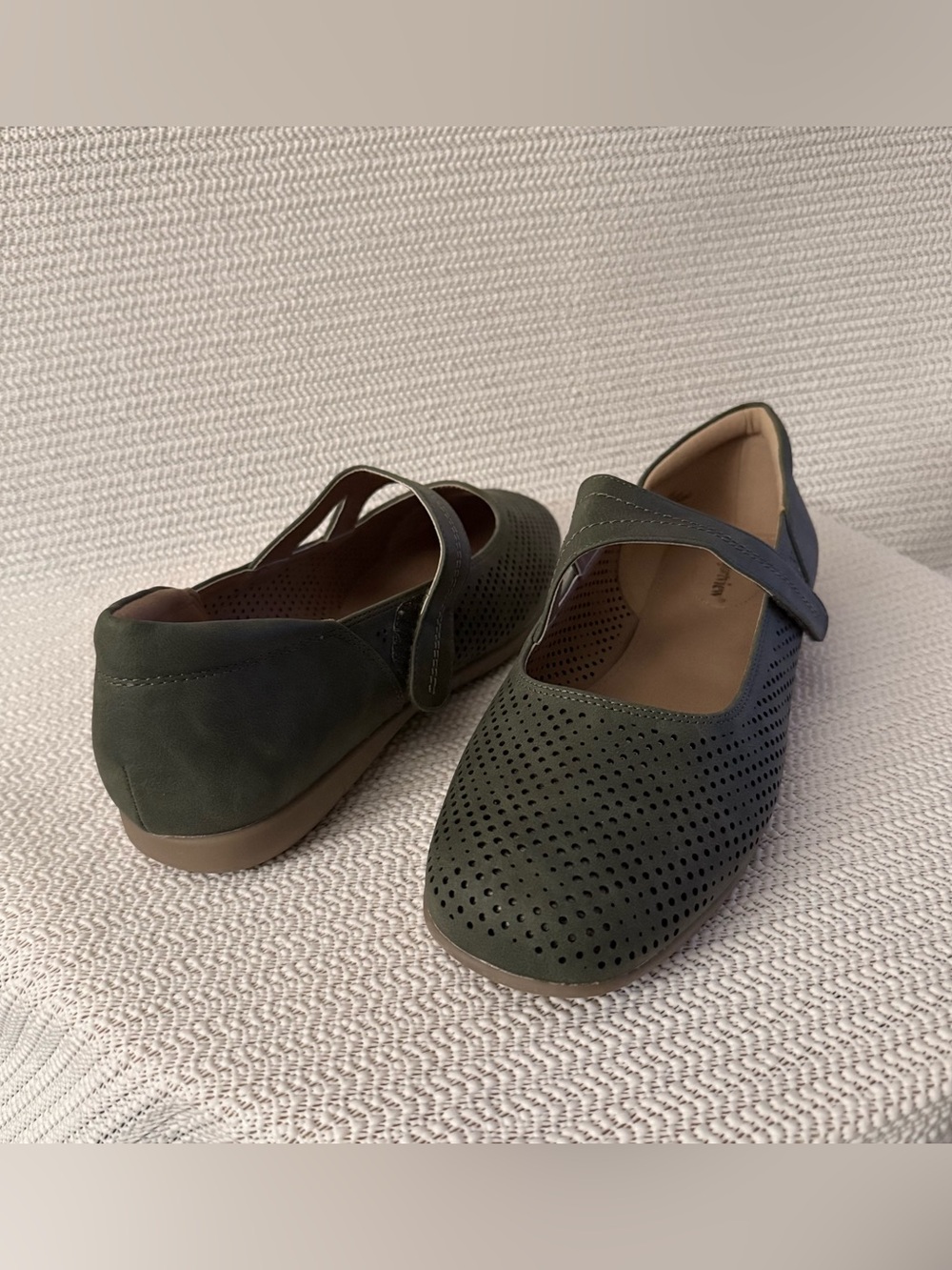 Comfortview Ezra Mary Jane Flats Womens Size 12M Green Perforated Comfort Shoes
